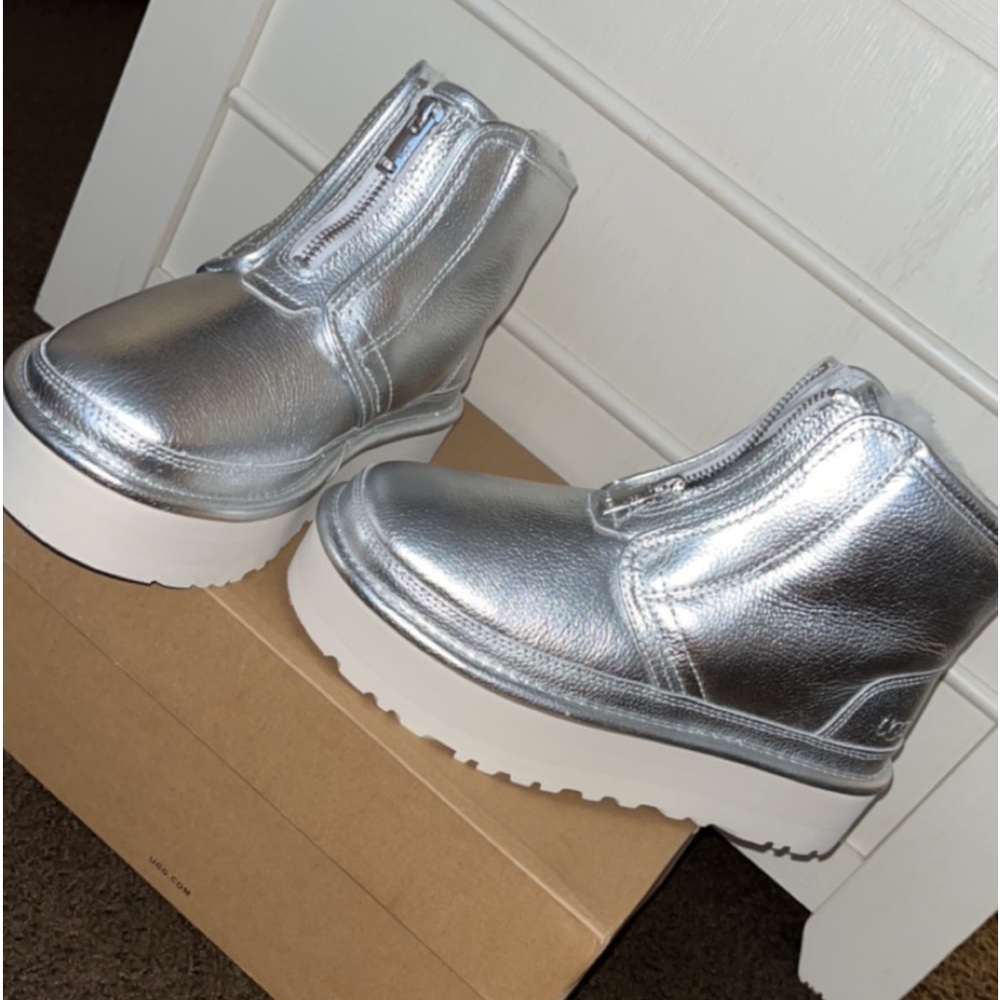 W Neumel Platform Zip Shine